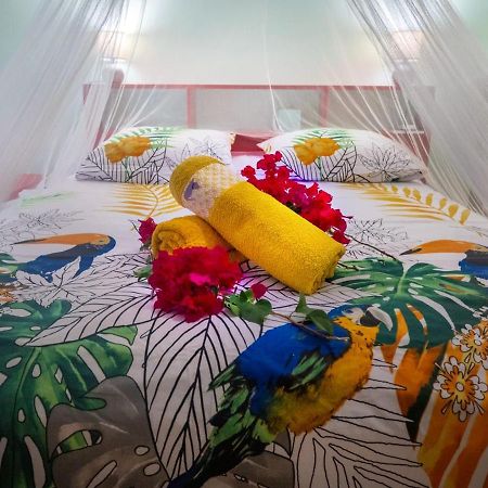 Studio La Belle Vue, vue mer, wifi, plage à 50m Le Moule Exterior foto