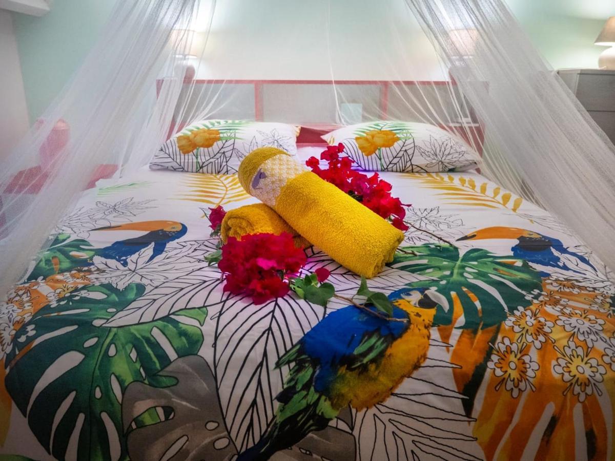 Studio La Belle Vue, vue mer, wifi, plage à 50m Le Moule Exterior foto